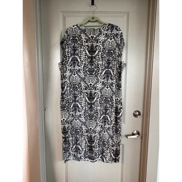 MM.LaFleur Dresses & Skirts - MM.LaFleur Baroque Print Midi Shift Dress Print Black White +1 1X